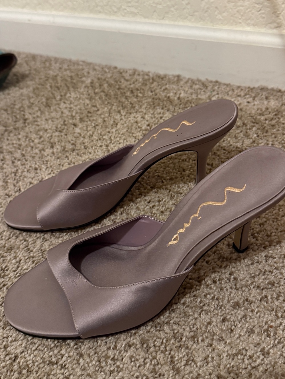 Nina Women's Mauve Satin Open-Toe Heeled Mules